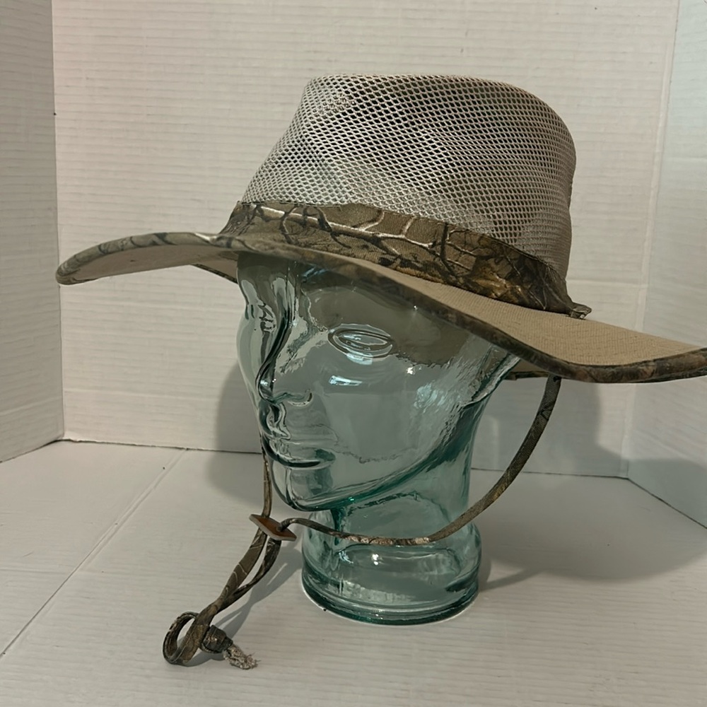 Magellan hat
